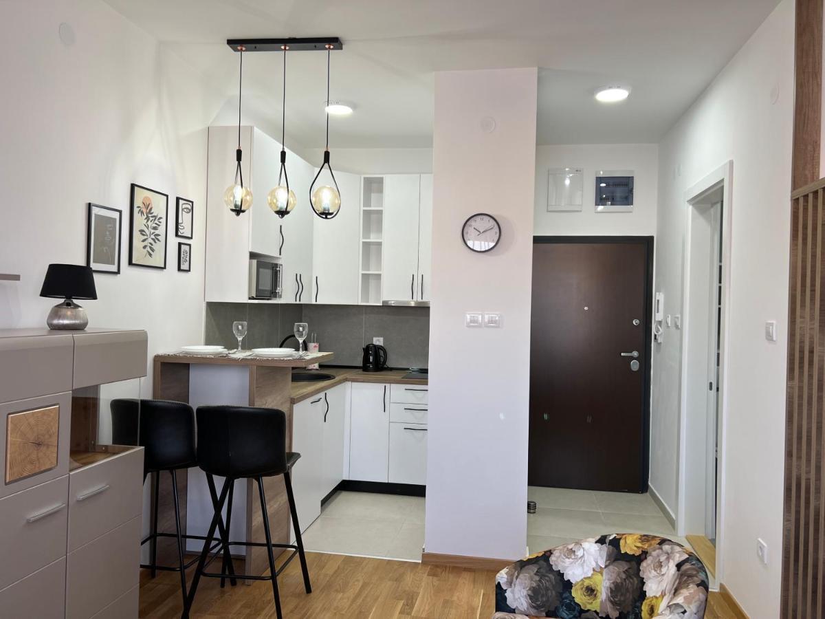 Apartment Charlie Private Parking Novi Sad Exterior foto